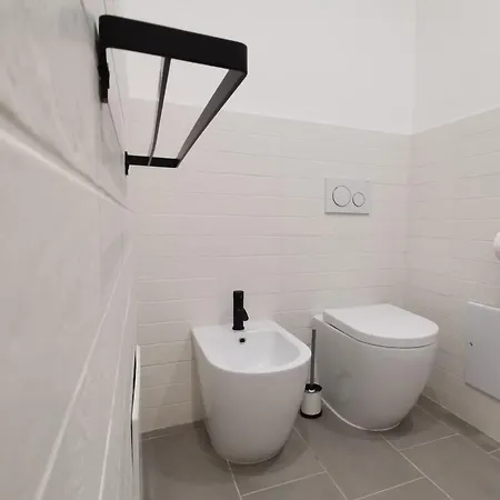 Express Traveller's Front Station Fs Privat Parking * Парма