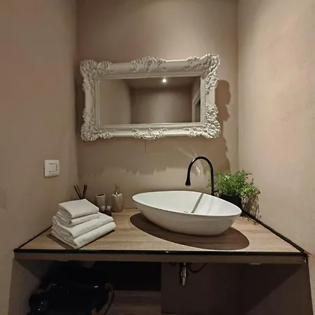 Апартаменты Express Traveller's Front Station Fs Privat Parking