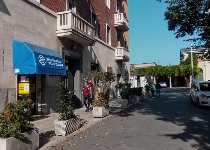 Parma Express Traveller'S Lodging Front Station Fs With Covered Parking 파르마