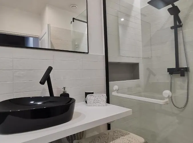 Parma Express Traveller'S Lodging Front Station Fs With Covered Parking * 파르마