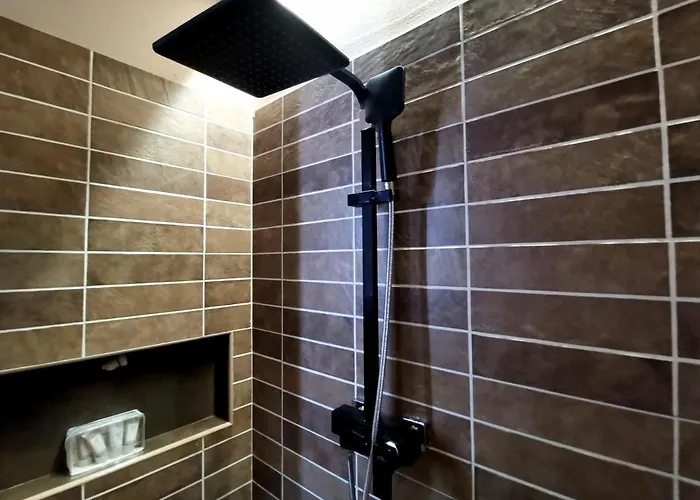 Parma Express Traveller'S Lodging Front Station Fs With Covered Parking * 파르마