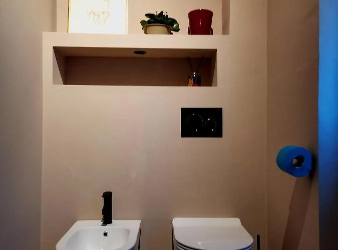 Parma Express Traveller'S Lodging Front Station Fs With Covered Parking * 파르마