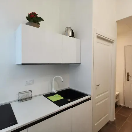 Express Traveller's Front Station Fs Privat Parking Apartamento