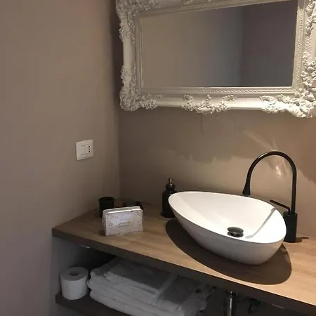 Express Traveller's Front Station Fs Privat Parking Apartamento