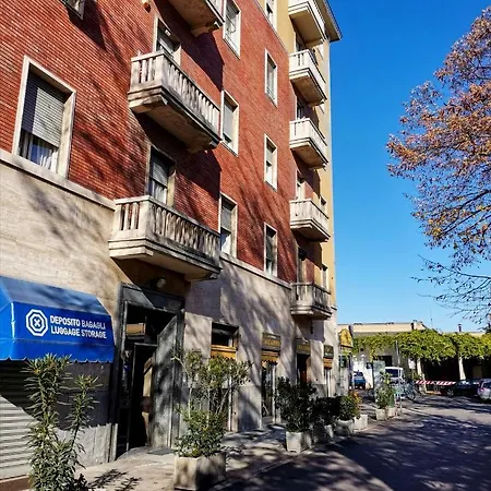 Express Traveller's Front Station Fs Privat Parking Apartamento *