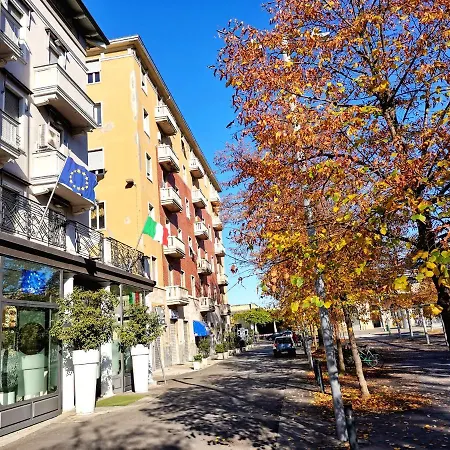 Appartamento Parma Express Traveller'S Lodging Front Station Fs With Covered Parking *