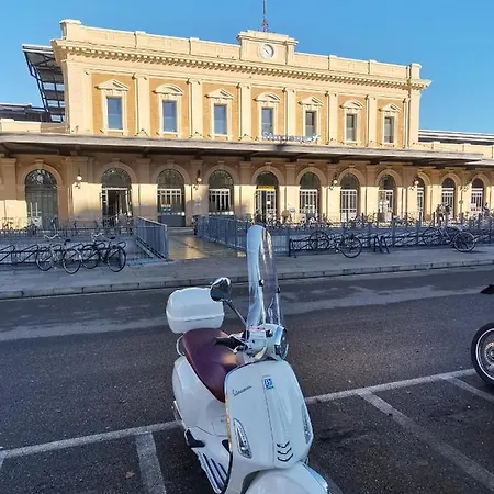 Express Traveller's Front Station Fs Privat Parking *