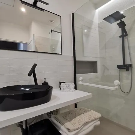 Express Traveller's Front Station Fs Privat Parking * パルマ