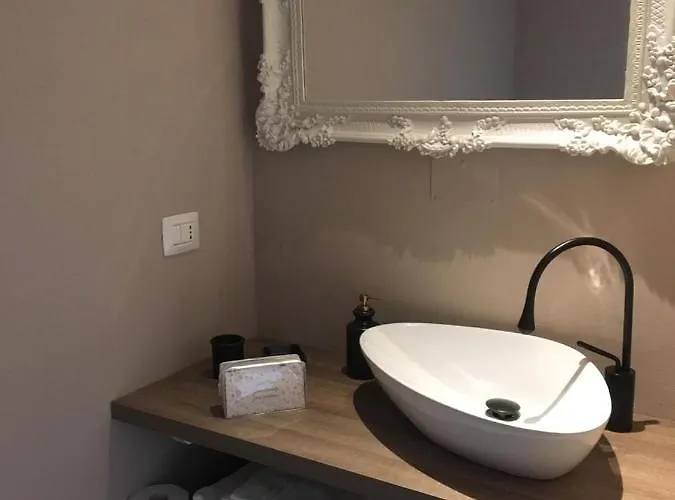 Parma Express Traveller'S Lodging Front Station Fs With Covered Parking Appartamento