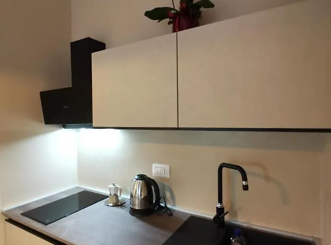 Parma Express Traveller'S Lodging Front Station Fs With Covered Parking Apartamento