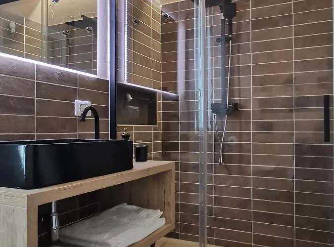 Parma Express Traveller'S Lodging Front Station Fs With Covered Parking Parma