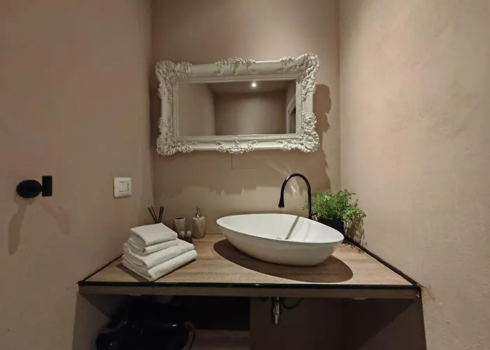 Apartamento Parma Express Traveller'S Lodging Front Station Fs With Covered Parking